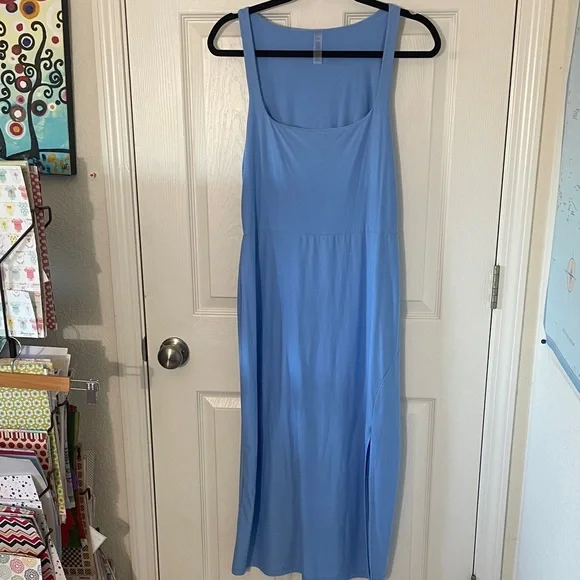 Beyond Yoga Featherweight Getaway Dress Size Large in Flower Blue Heather - Picture 7 of 11